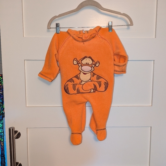 Tigger Onesie bodysuit 3-6 months. Unisex Tigger outdoor onesie
